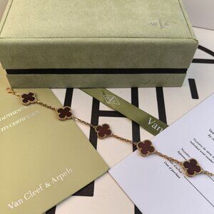 Van Cleef & Arpels Four-Leaf Clover Carnelian Five-Flower Bracelet